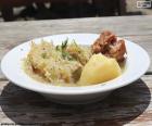 Kwaśnica es un plato tradicional de la cocina polaca de montaña. Sopa preparada con chucrut y carne, que generalmente se come con patatas o pan