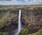 Háifoss es una cascada situada cerca del volcán Hekla, al sur de Islandia