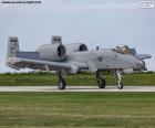 El Fairchild-Republic A-10 Thunderbolt II es un avión de ataque a tierra monoplaza, birreactor y de ala recta