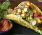 El taco es una elaboración típica de México, que consiste en una tortilla, normalmente de maíz, la cual se rellena de multitud de ingredientes y diferentes salsas.