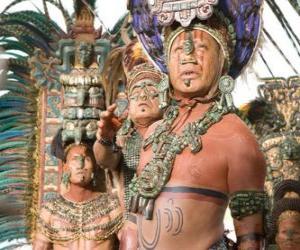 Puzzle de Sacerdote azteca realizando una ofrenda a los dioses