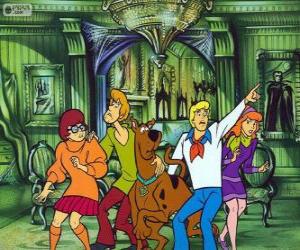 Puzzle de Scooby Doo y su pandilla de amigos tienen miedo