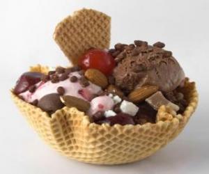 Puzzle de Tartaleta de galleta con helado variado y frutos secos