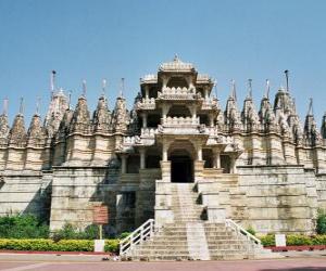 Puzzle de Templo de Ranakpur, el templo jainista más grande de la India. Templo construido en mármol