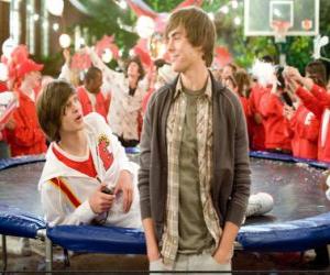 Puzzle de Troy Bolton (Zac Efron) en la celebración tras ganar el campeonato de baloncesto.