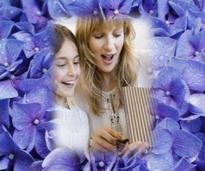 Puzzle de Una niña da el regalo a su madre