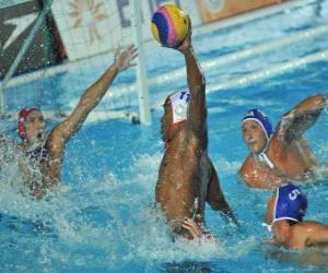 Puzzle de Waterpolo - Jugador perparado para rematar frente al portero